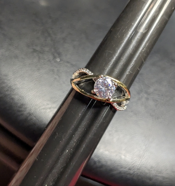 Ladies Unique Two-Tone Split Band CZ Solitaire (9.25) - Picture 11 of 15